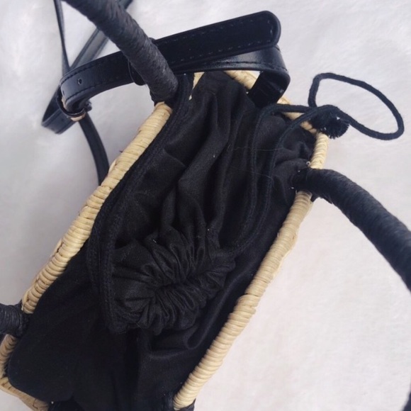Straw bag with long black strap - Picture 2 of 2